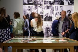 Teaserbild zur Veranstaltung Podiumsdiskussion &quot;Die Betriebskultur der Porzellanmanufaktur Meissen&quot;