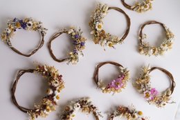 Teaserbild zur Veranstaltung Trockenblumenkranzbinden mit Emma Auerbach von &quot;Bei den Blumen&quot;