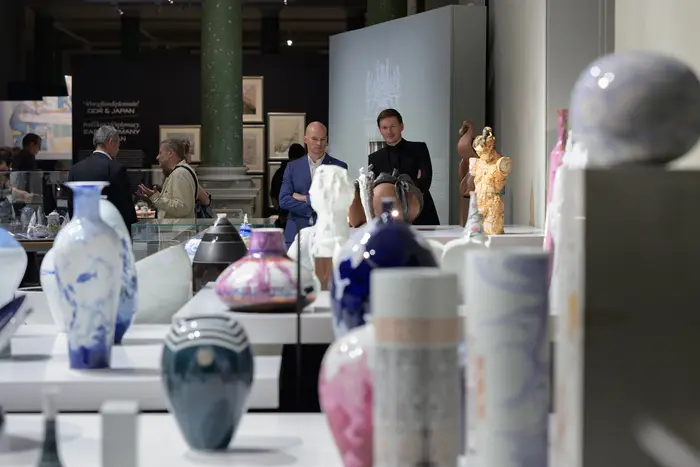 Ausstellungsansicht "Die blauen Schwerter - Meissen in der DDR" 