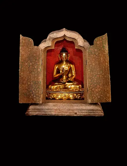 Völkerkundemuseum Herrnhut Buddha in einem Schrein