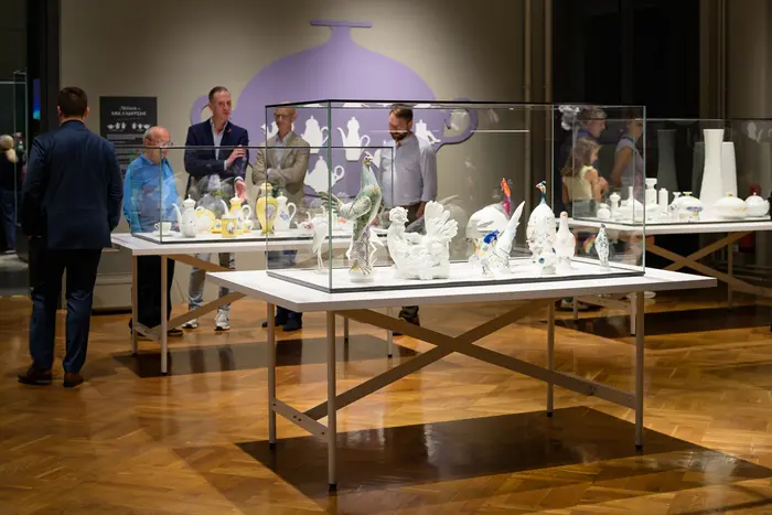 Ausstellungsansicht "Die blauen Schwerter - Meissen in der DDR" 