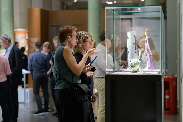 Ausstellungsansicht "Die blauen Schwerter - Meissen in der DDR" 