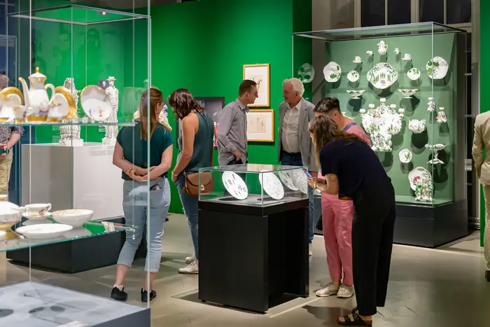 Ausstellungsansicht "Die blauen Schwerter - Meissen in der DDR" 